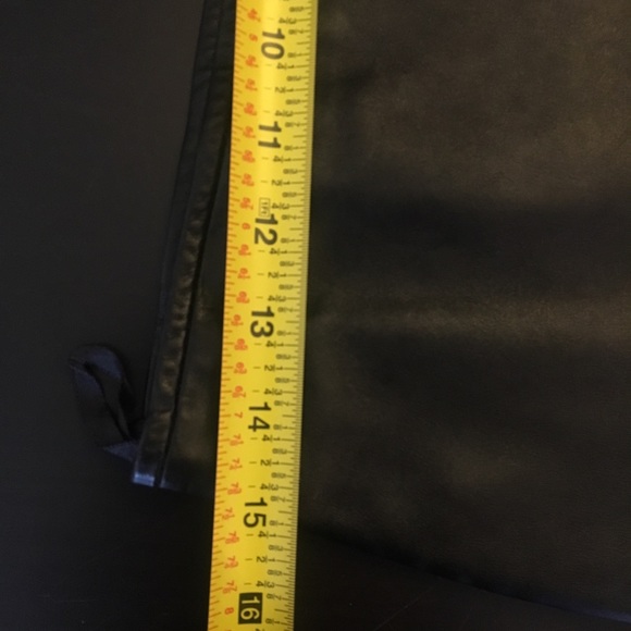 Classic Old Navy Black leather skirt- Size 6 - Picture 6 of 8